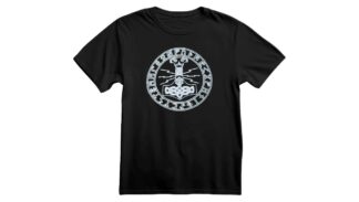 Playera martillo vikingo con diseño de runas y Mjölnir